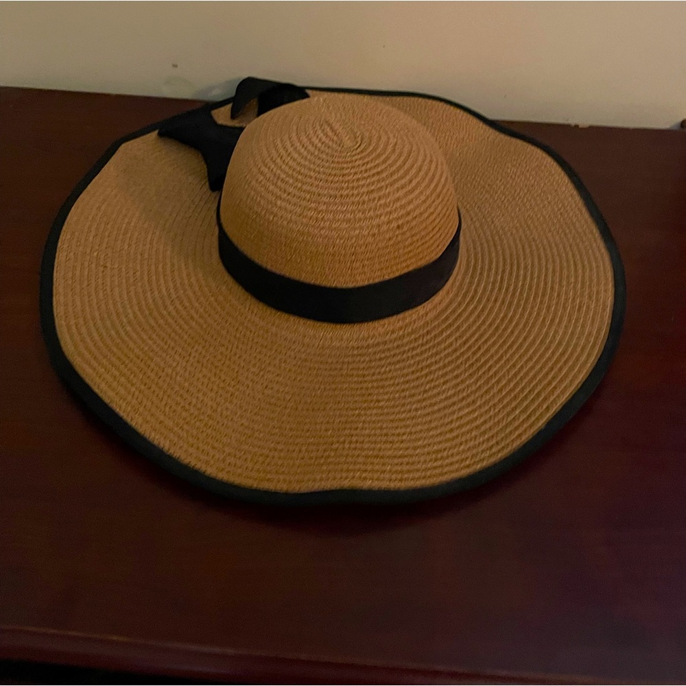 Wide brimmed hat